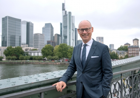 Eduard M. Singer ist neuer Citymanager von Frankfurt am Main - "Klares Ziel muss es sein, gemeinsam Konzepte zu entwickeln, die Attraktivität, den überregionalen Bekanntheitsgrad, die Identifikation der Frankfurter Bürgerinnen und Bürger mit der Innenstadt und den Stadteilen, die Kundenzufriedenheit sowie die Aufenthalts- und Lebensqualität zu steigern und zukunftssicher zu machen", sagt der neue Citymanager Frankfurts, Eduard M. Singer; Foto: Bernd Kammerer